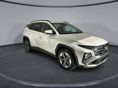 Certified 2025 Hyundai Tucson SEL FWD image 2