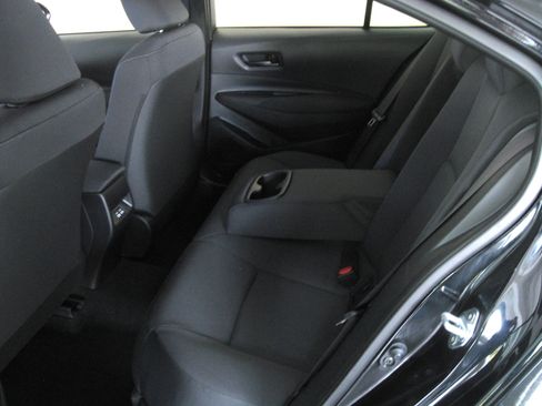 Used 2025 Toyota Corolla LE image 8