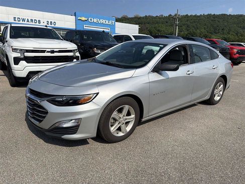 Used 2021 Chevrolet Malibu LS FWD image 1
