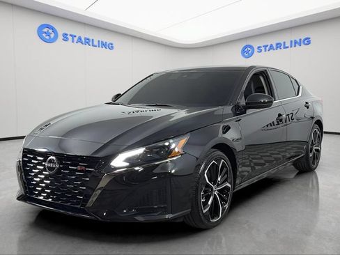 Used 2024 Nissan Altima 2.5 SR FWD image 16