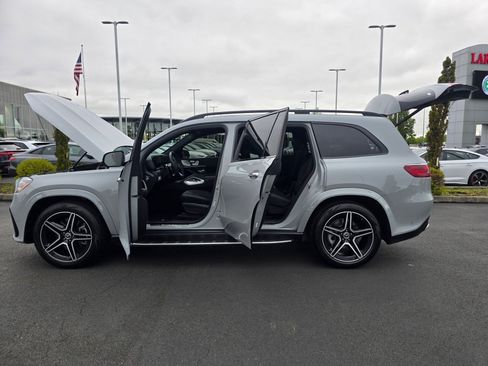 Used 2024 Mercedes-Benz GLS 450 4MATIC image 12