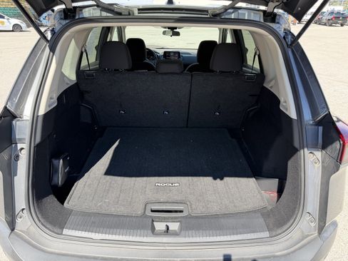 Used 2023 Nissan Rogue S image 9
