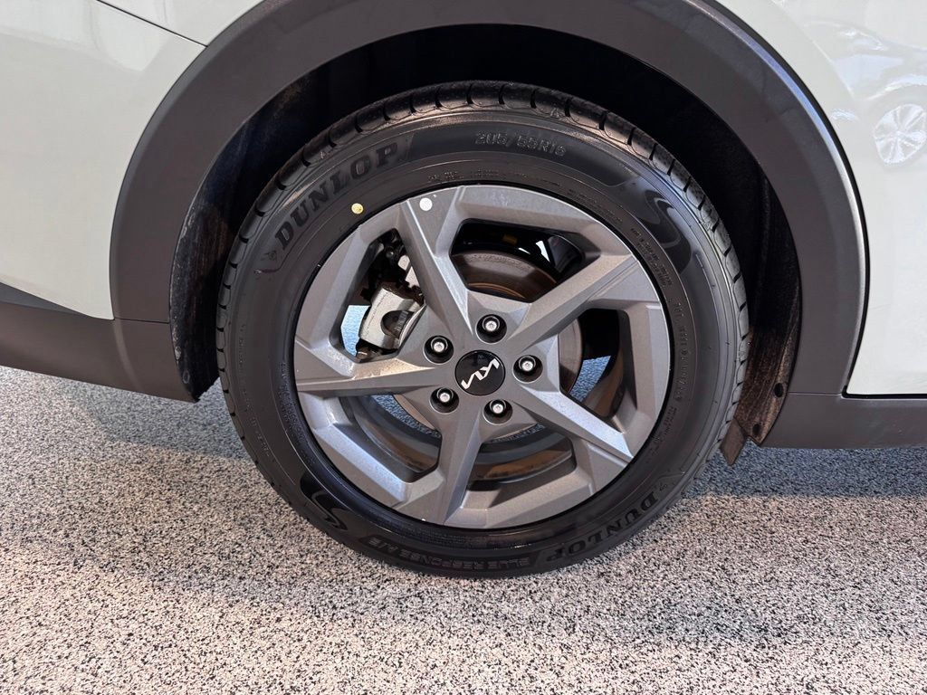 Used 2025 Kia K4 FWD image 7
