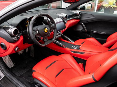 Used 2018 Ferrari GTC4Lusso image 8