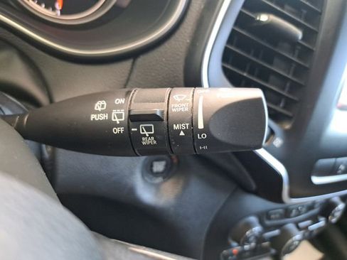 Used 2021 Jeep Cherokee Latitude Plus AWD/4WD image 19