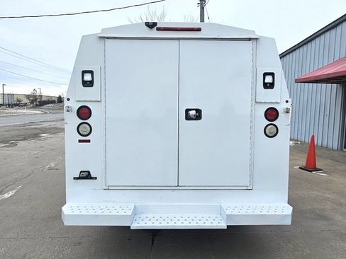 Used 2017 Chevrolet Express 3500 image 7