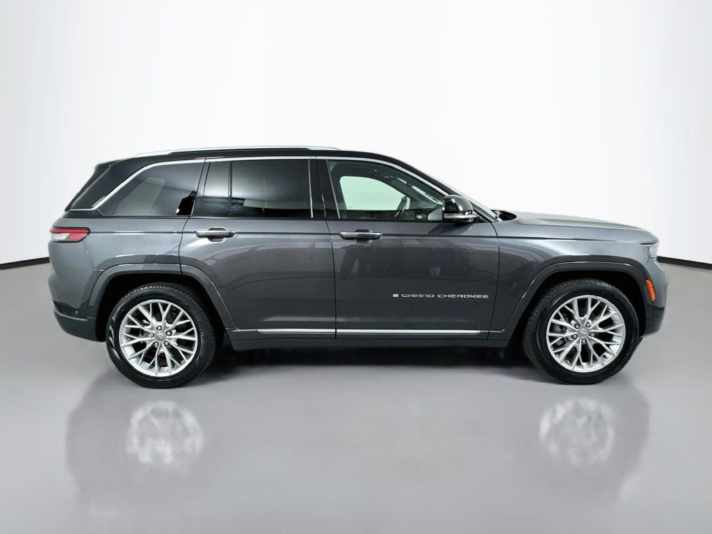 Used 2022 Jeep Grand Cherokee Summit w/ Luxury Tech Group V AWD/4WD image 6