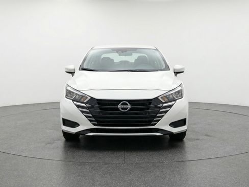 Used 2025 Nissan Versa SV FWD image 2