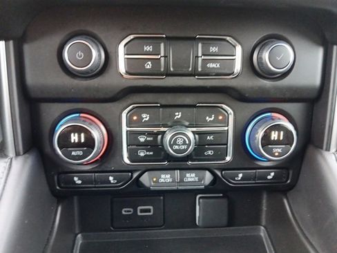 Used 2024 Chevrolet Tahoe LT w/ Luxury Package image 18