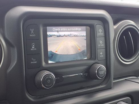 Used 2021 Jeep Gladiator Sport image 14