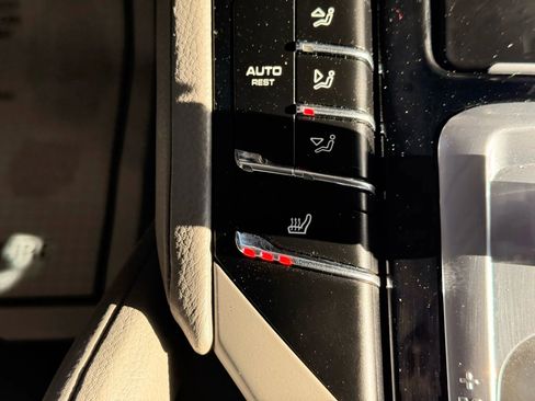 Used 2014 Porsche Cayenne Platinum Edition image 29