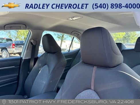 Used 2019 Toyota Camry LE image 6