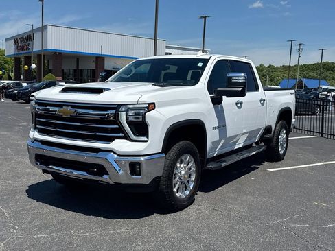 Used 2025 Chevrolet Silverado 2500 LTZ w/ LTZ Premium Package AWD/4WD image 2