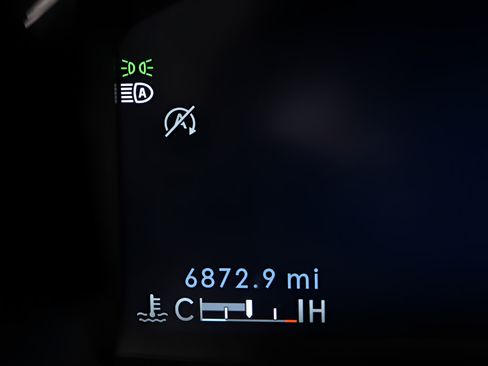 Used 2024 Lincoln Corsair AWD w/ Towing Package image 16