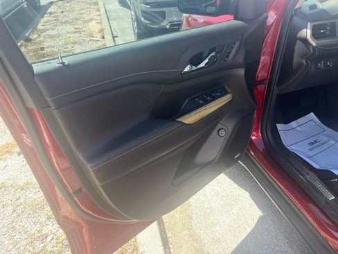 Used 2019 GMC Acadia Denali w/ Technology Package FWD image 13