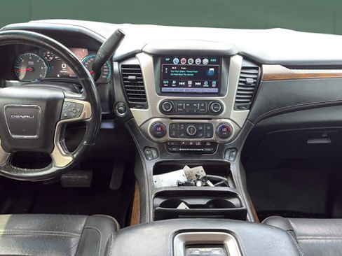 Used 2019 GMC Yukon XL Denali w/ Denali Ultimate Package AWD/4WD image 19