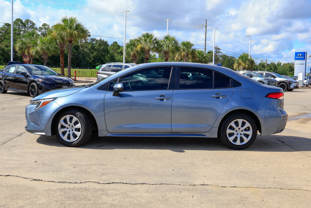 Used 2025 Toyota Corolla LE w/ Convenience Package FWD image 26