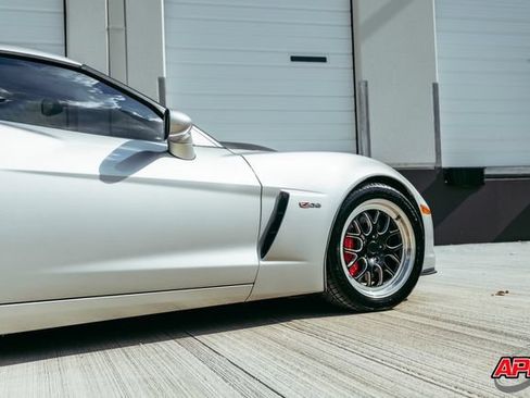 Used 2006 Chevrolet Corvette Z06 w/ Preferred Equipment Group RWD image 31