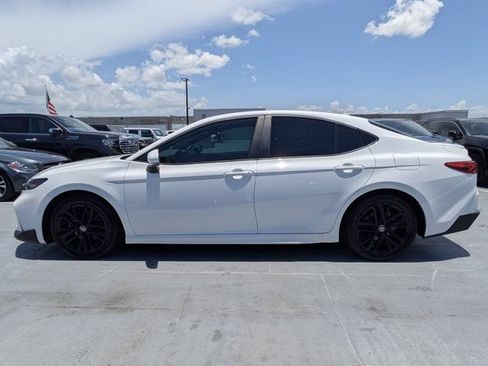 Used 2025 Toyota Camry SE FWD image 6