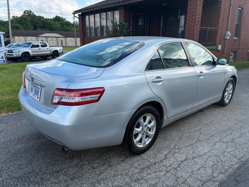 Used 2010 Toyota Camry LE FWD image 4