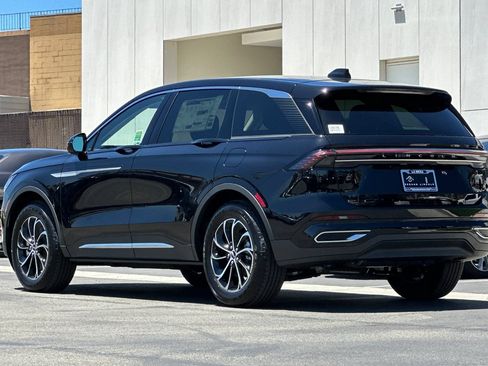 New 2026 Lincoln Nautilus Premier AWD/4WD image 5