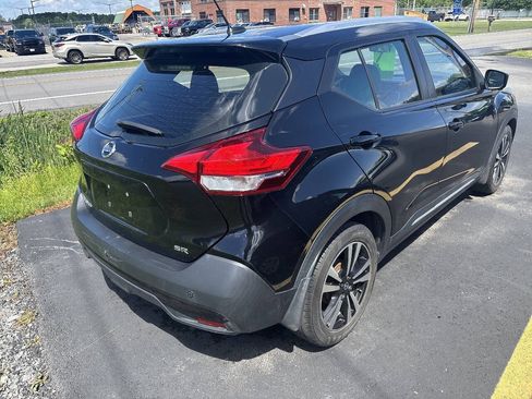 Used 2019 Nissan Kicks SR w/ SR Premium Package FWD image 18