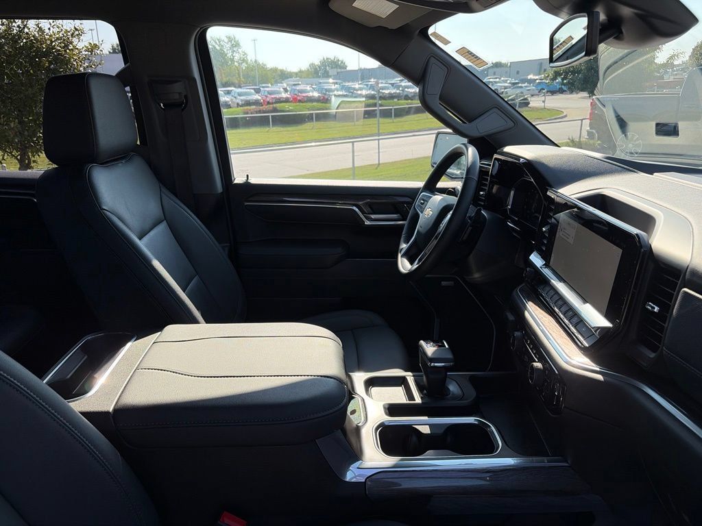 Used 2026 Chevrolet Silverado 1500 LTZ w/ Z71 Off-Road Package AWD/4WD image 26