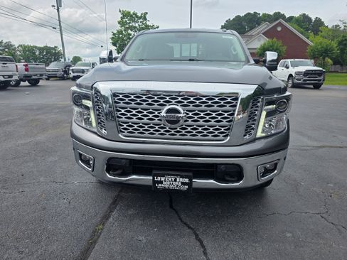 Used 2019 Nissan Titan SL w/ Off-Road Package AWD/4WD image 2