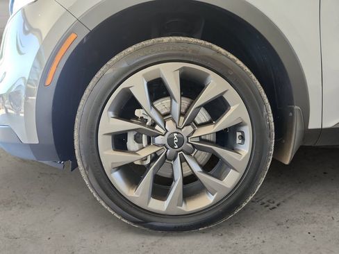 Used 2023 Kia Sorento AWD image 9