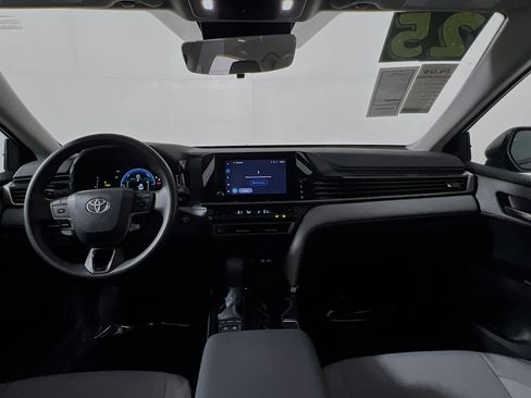 Used 2025 Toyota Camry LE image 30