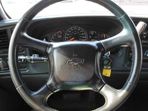 Used 2001 Chevrolet Silverado 2500 LS w/ Off-Road Skid Plate Pkg AWD/4WD image 13