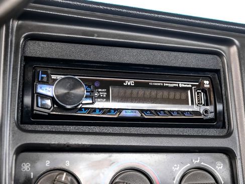 Used 2000 Chevrolet Silverado 1500 4x4 Extended Cab w/ Firm Ride Suspension Pkg image 21