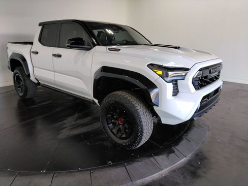 Used 2024 Toyota Tacoma TRD Pro AWD/4WD image 4
