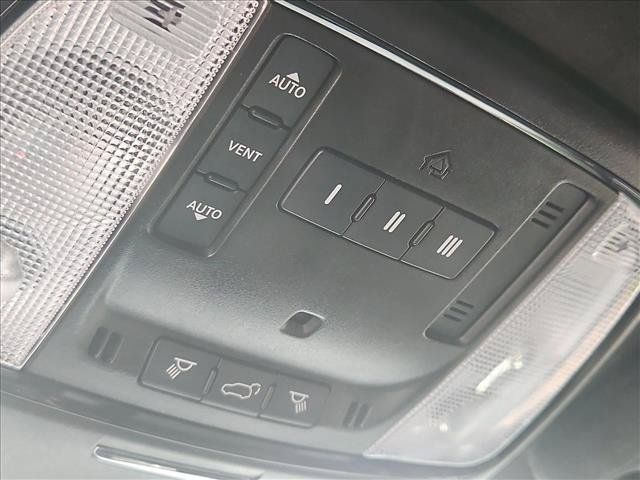 Used 2022 Dodge Durango R/T w/ Tow 'N Go Package AWD/4WD image 22