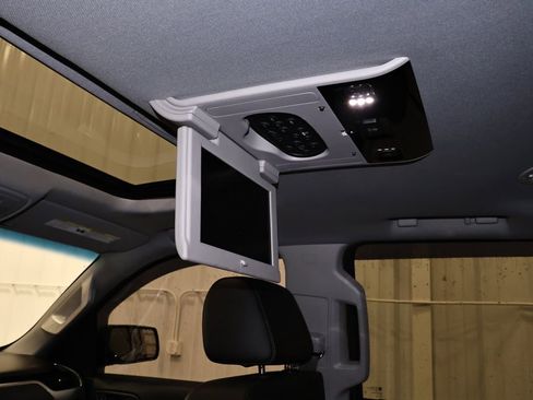 Used 2018 Chevrolet Tahoe LT image 17