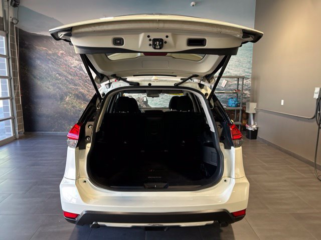 Used 2017 Nissan Rogue SV w/ SV Premium Package AWD/4WD image 29