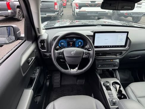 Used 2025 Ford Bronco Sport Badlands image 6