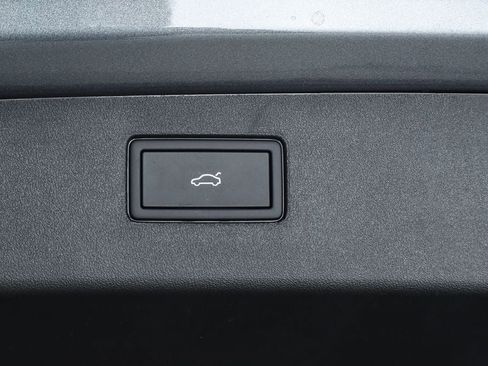 New 2026 Volkswagen Tiguan SE image 30