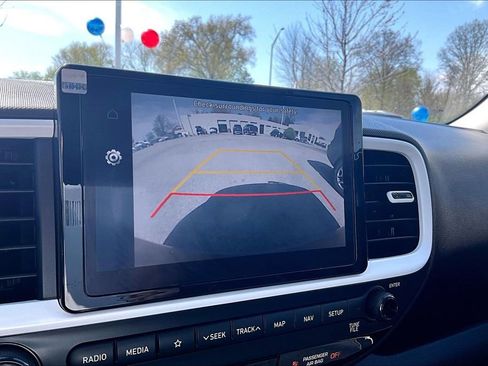 Used 2022 Hyundai Venue Limited FWD image 21