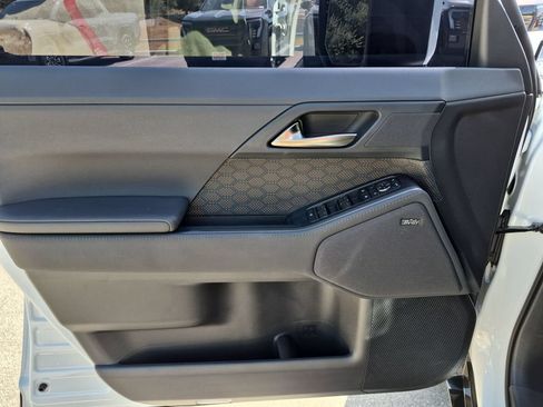 Used 2025 Lexus GX 550 w/ Accessory Package (Z1) AWD/4WD image 19