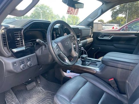 Used 2025 Chevrolet Silverado 1500 LT Trail Boss w/ Convenience Package II AWD/4WD image 3