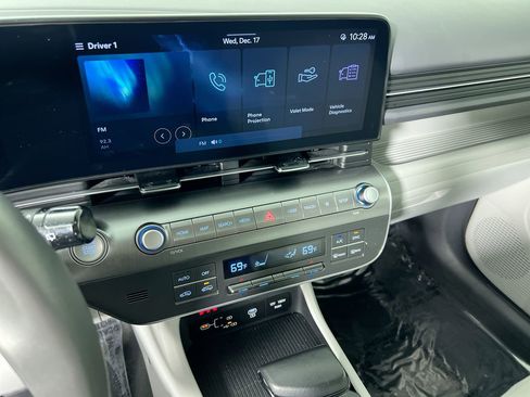 Used 2025 Hyundai Kona SEL image 25