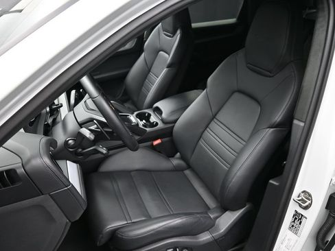 Used 2024 Porsche Cayenne Turbo AWD/4WD image 7