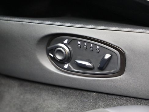 Used 2025 Aston Martin V8 Vantage Coupe image 27