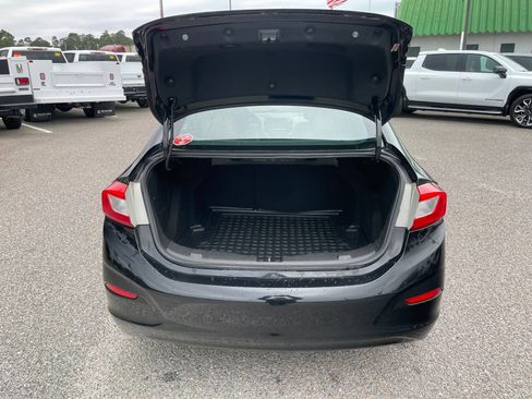 Used 2017 Chevrolet Cruze Premier image 23