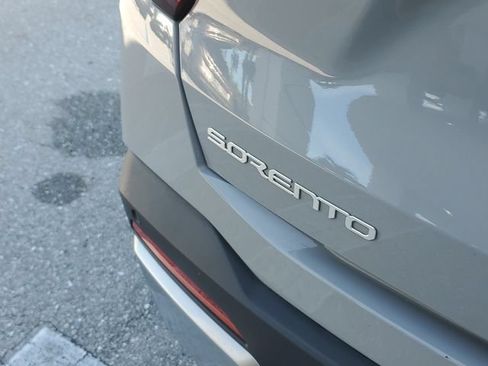 Used 2025 Kia Sorento S w/ Panoramic Sunroof Package FWD image 8