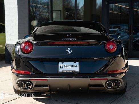 Used 2016 Ferrari California T image 14