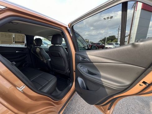 Used 2025 Buick Encore GX Avenir w/ Avenir Technology Package image 32