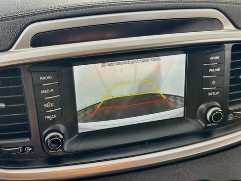 Used 2020 Kia Sorento S AWD/4WD image 3