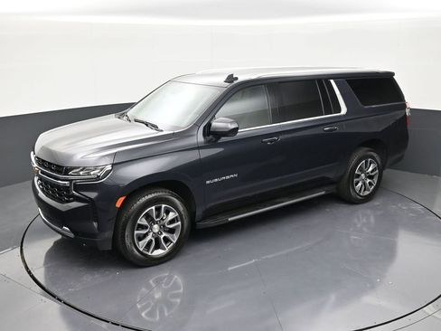 Used 2023 Chevrolet Suburban LS RWD image 12